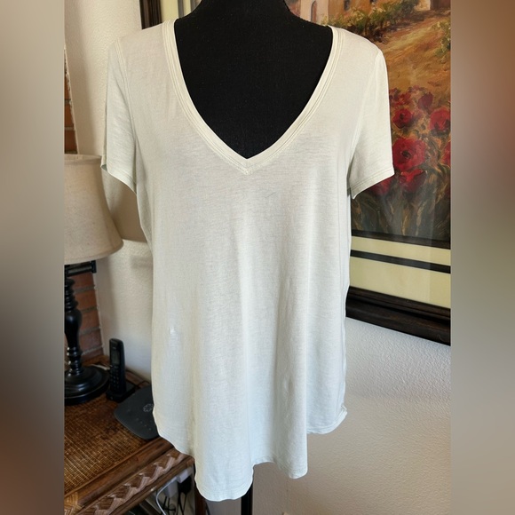 lululemon athletica Tops - Lululemon Love V-Neck T-Shirt Fog Green No Tag Size 10? Large Stretch Curved Hem